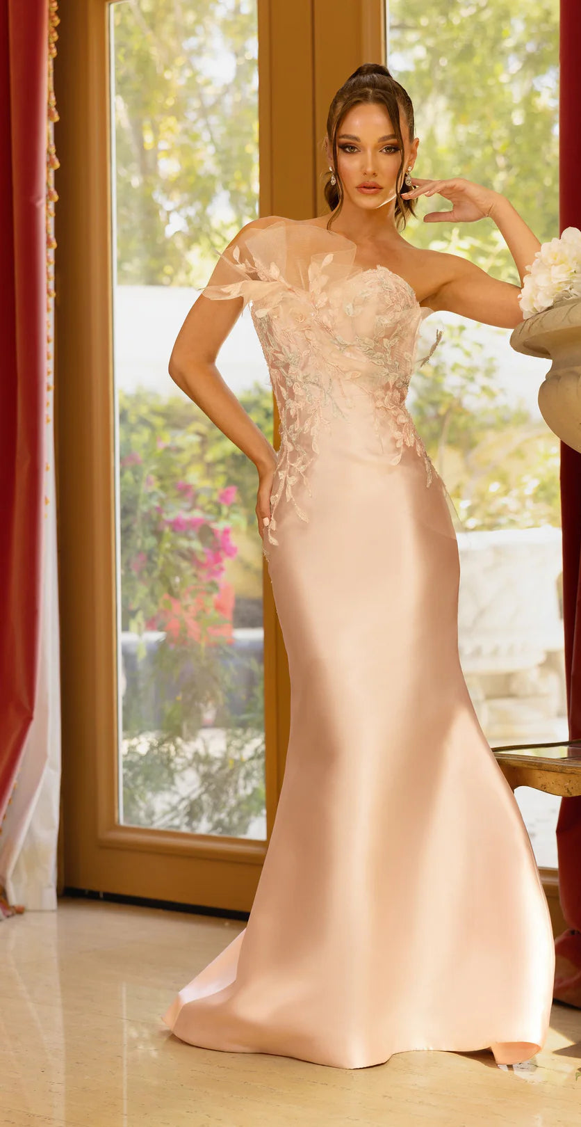 Elegant Strapless Backless Appliques Brush Train Prom Dress