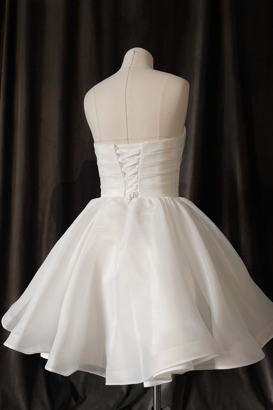 Chic A-Line Sweetheart Sleeveless Corset White Short Wedding Dress