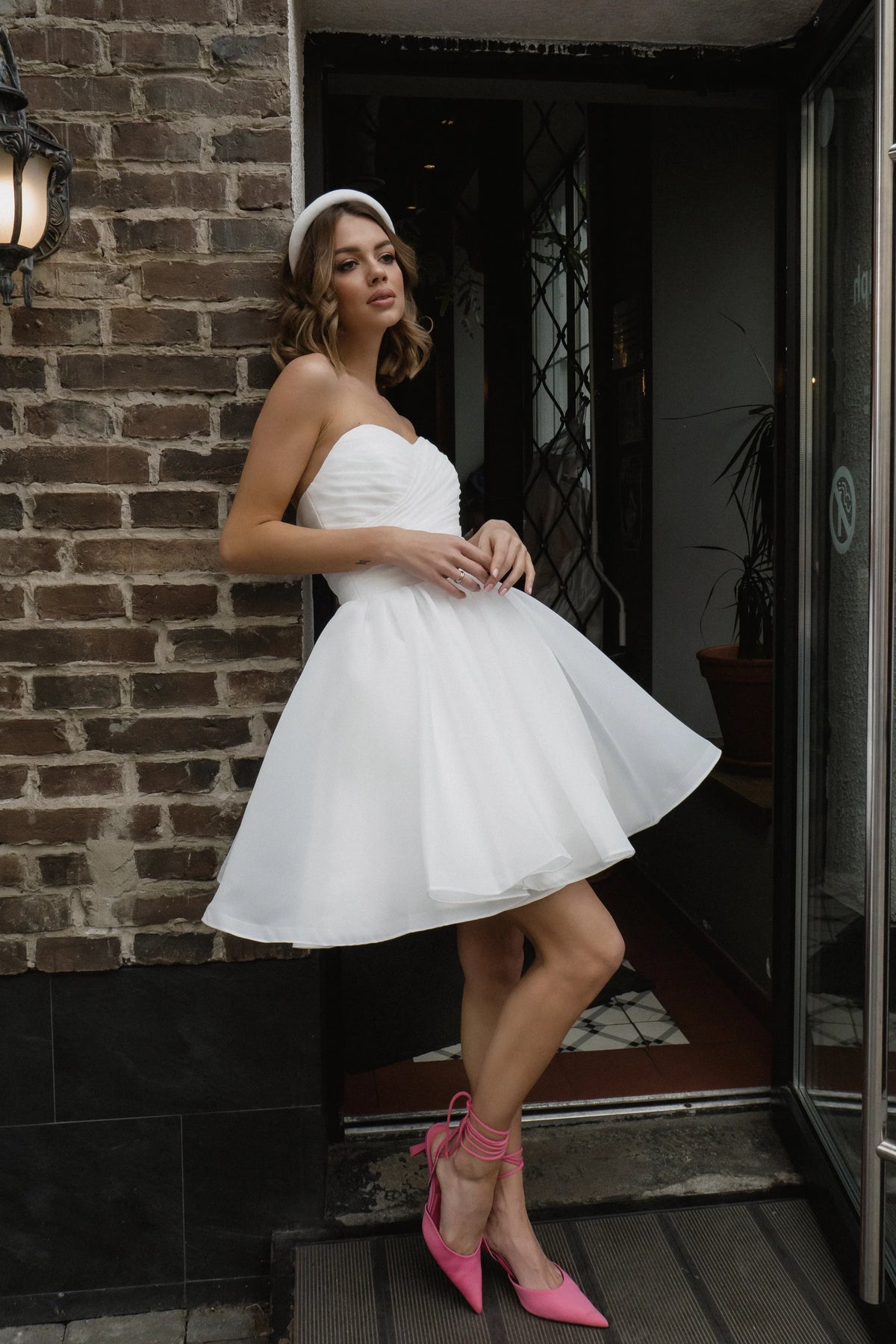 Chic A-Line Sweetheart Sleeveless Corset White Short Wedding Dress