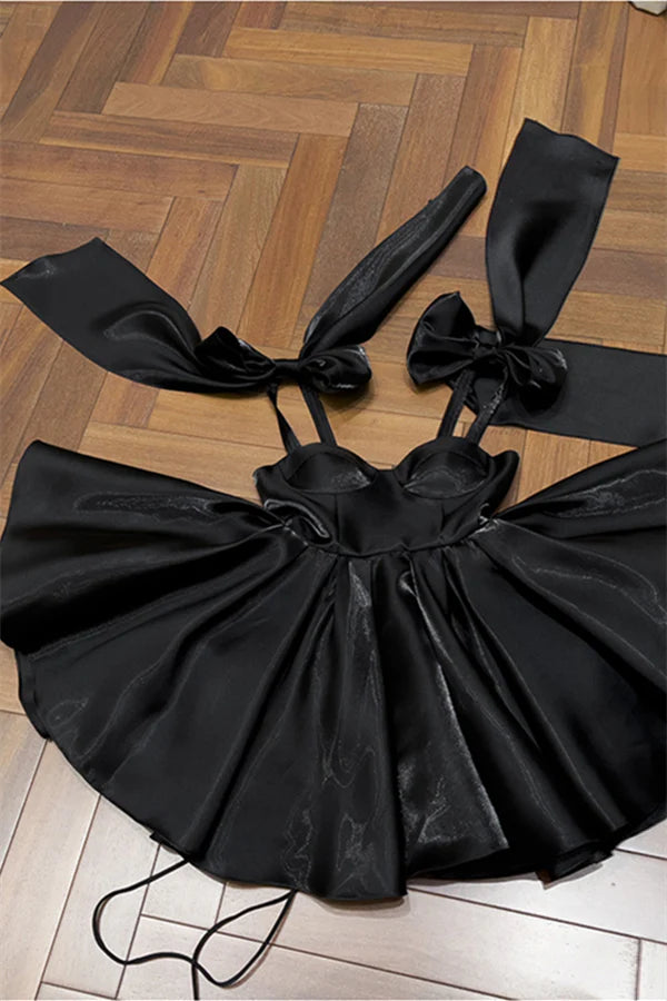 Fabric texture of the Koutun Black Pleated Dress.