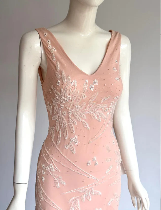 Elegant Blush Pink V-Neck Prom Dress With Sleeveless Design Beaded Leaf Appliques And Asymmetrical Chiffon Skirt For Formal Evening Party