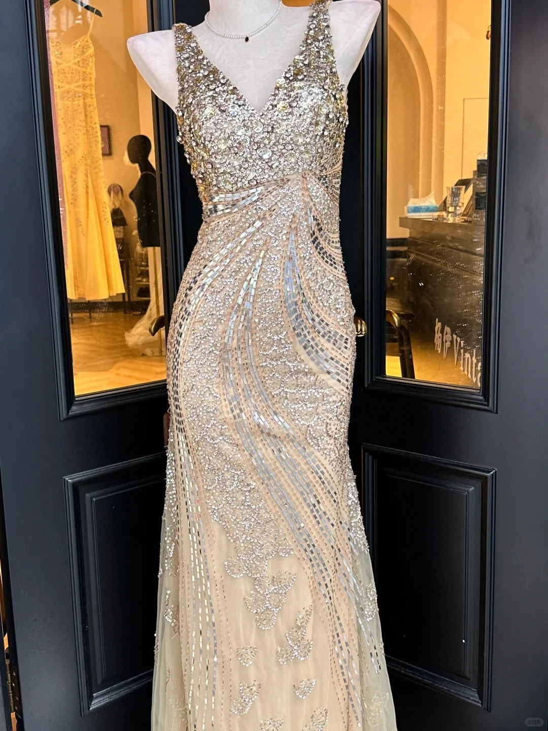 Elegant Champagne V Neck Prom Dress With Sleeveless Design Full Sequin Embellishment And Mermaid Tulle Skirt For Formal Evening Party
