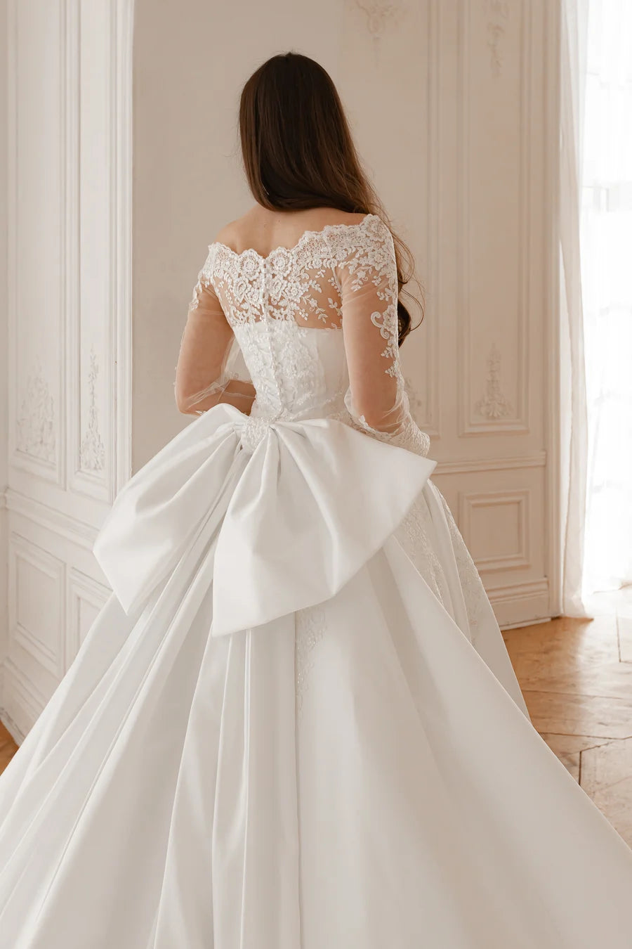 Elegant Ball Gown Off-Shoulder Long Sleeves Appliqued White Floor-Length Wedding Gown