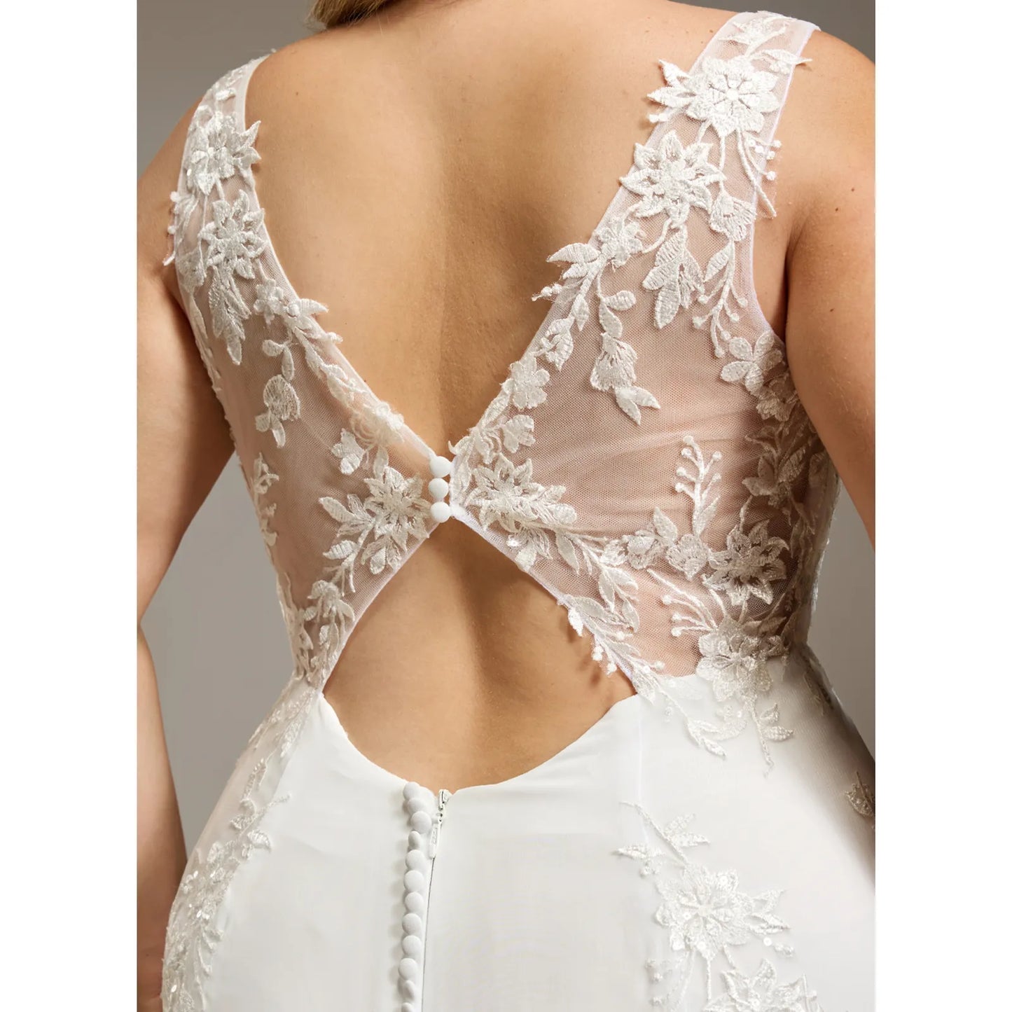 Elegant Trumpet V-Neck Sleeveless Lace Open Back Ivory Floor-Length Wedding Gown