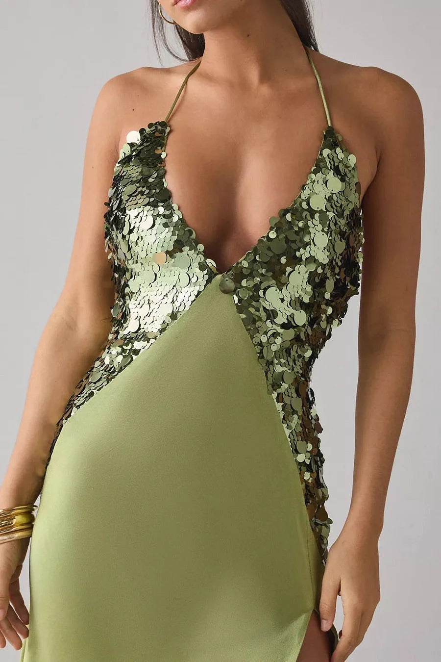 Glamorous Halter V-Neck Sleeveless Open-Back Maxi Prom Dress
