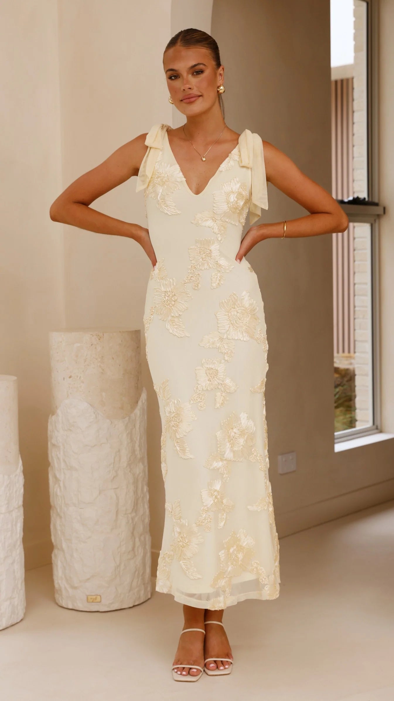 Romantic Tie Strap V-Neck Backless 3D Floral Embellished Midi Prom Dress