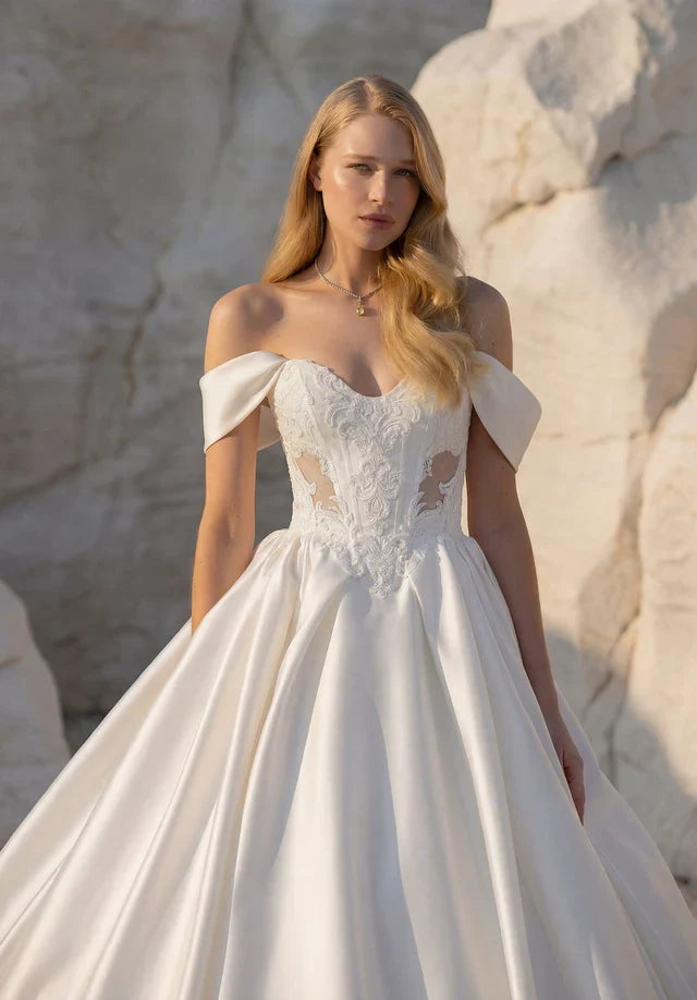 Romantic A-Line Sweetheart Sleeveless Corset Applique Ivory Long Wedding Dresses Gown