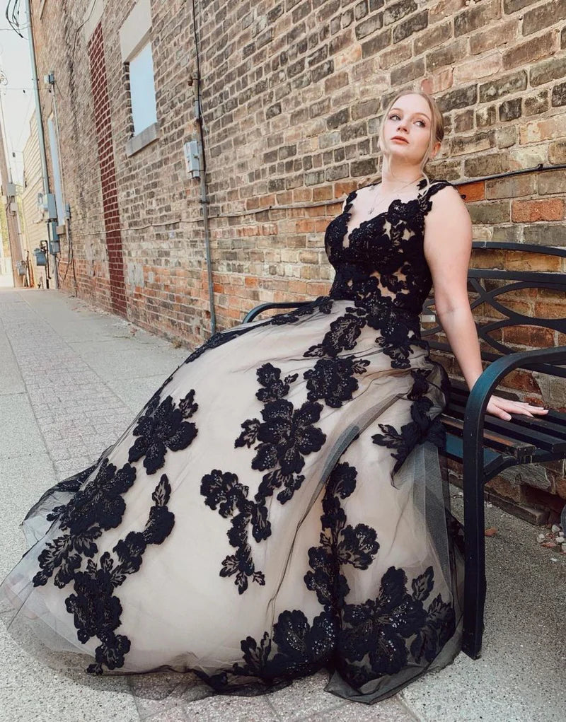 Open Back Court Train Wedding Dress With Appliques