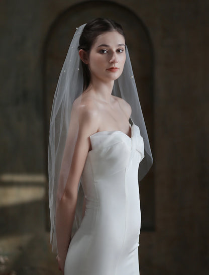 Stylish / Pearls Wedding Veil Fingertip Veils with Faux Pearl Tulle