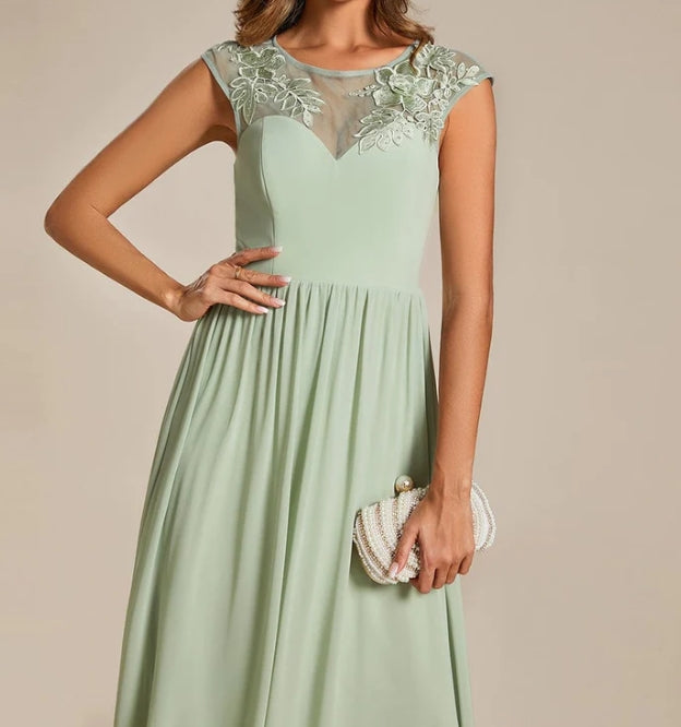 Shoulder Applique Round Neckline A-Line Formal Evening Dress featuring Cap Sleeves