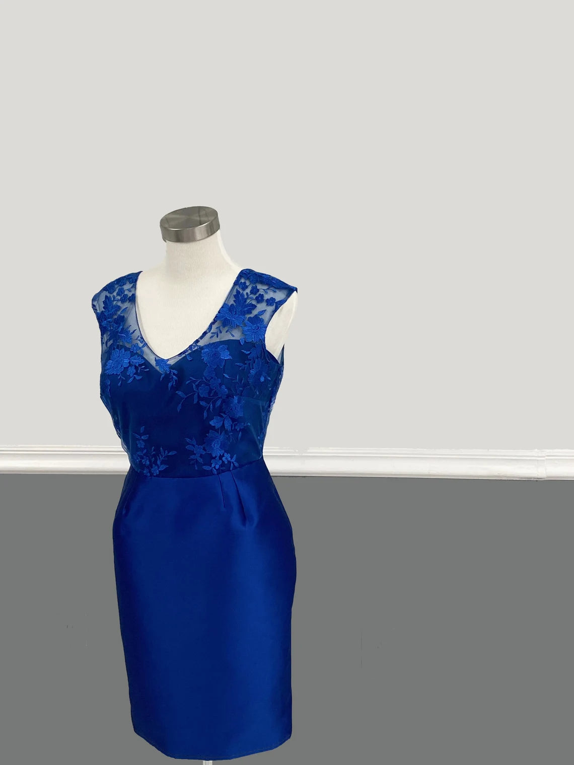 Royal Blue Short Mother Of The Bride Dress Elegant Lace Top Knee Length Satin Mother of the Bride Dresse