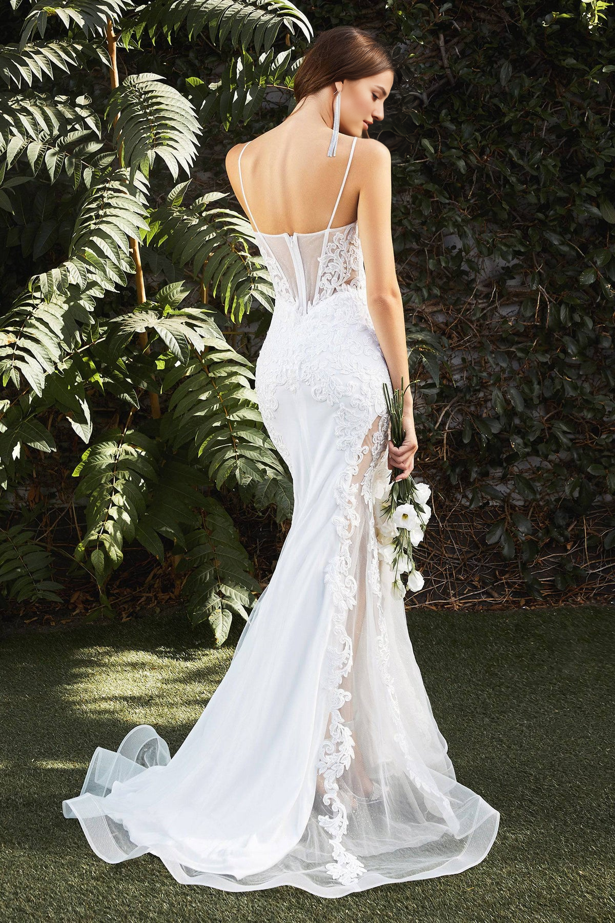 Gorgeous Fitted Mermaid V-Neck Wedding Dress Party Gown with Embroidered