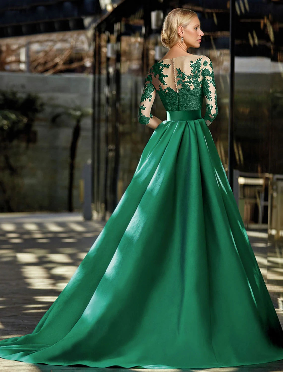 A-Line Evening Gown Formal Christmas Sweep / Brush Train Long Sleeve Jewel Neck Belt / Sash Satin with Appliques