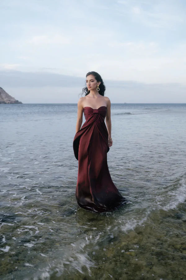 Elegant Strapless Ruched Floor-Length Backless Dress