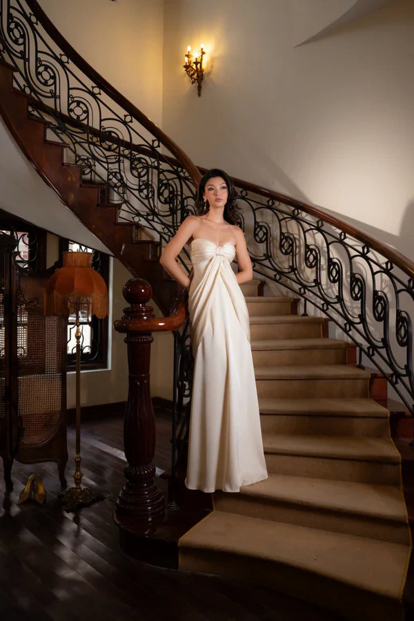 Elegant Strapless Ruched Floor-Length Backless Dress