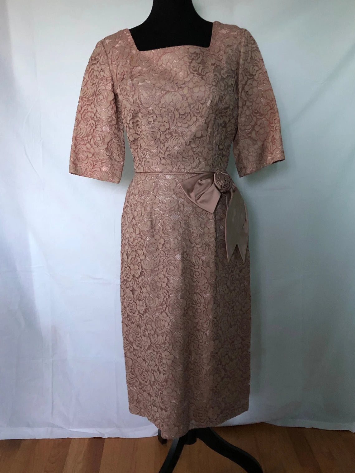 1950s Rose Beige Lace Short Sleeves Square Neckline Mother Of The Bride Dress