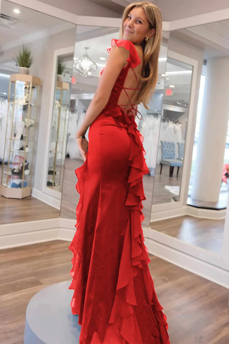 Luxury Black Evening Dresses Square Neck with Satin Mermaid Silhouette and Ruffle Accents