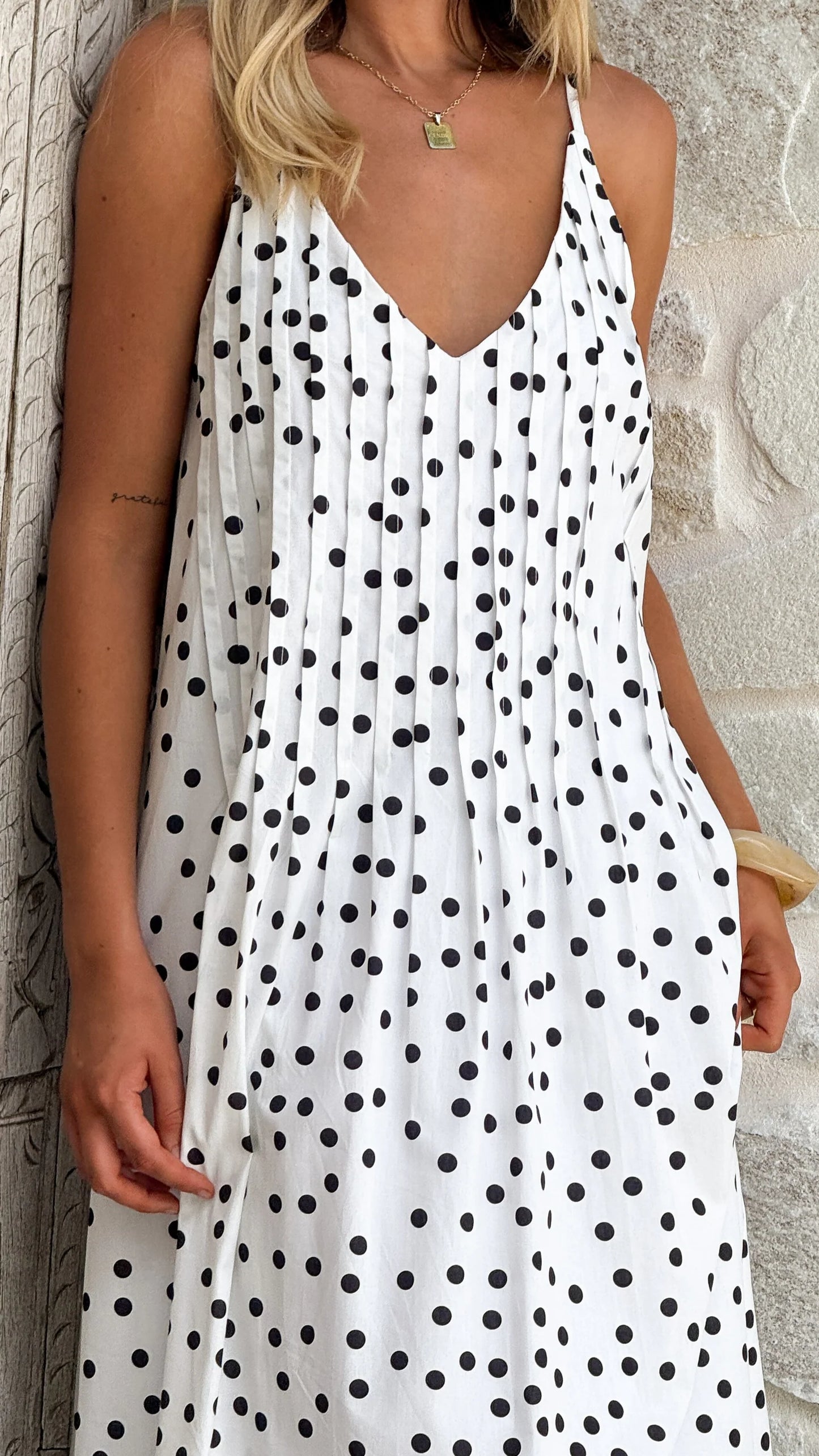 Casual-Chic V-Neck Spaghetti Strap Pleated Polka Dot Maxi Prom Dress with Pockets