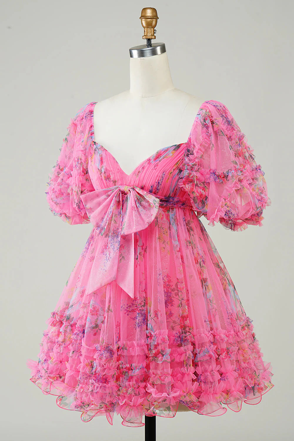 Detail of the puff sleeves on the floral tulle dress.