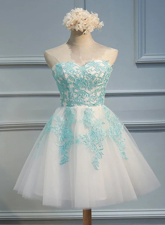 White tulle sweetheart A-line short dress for homecoming.