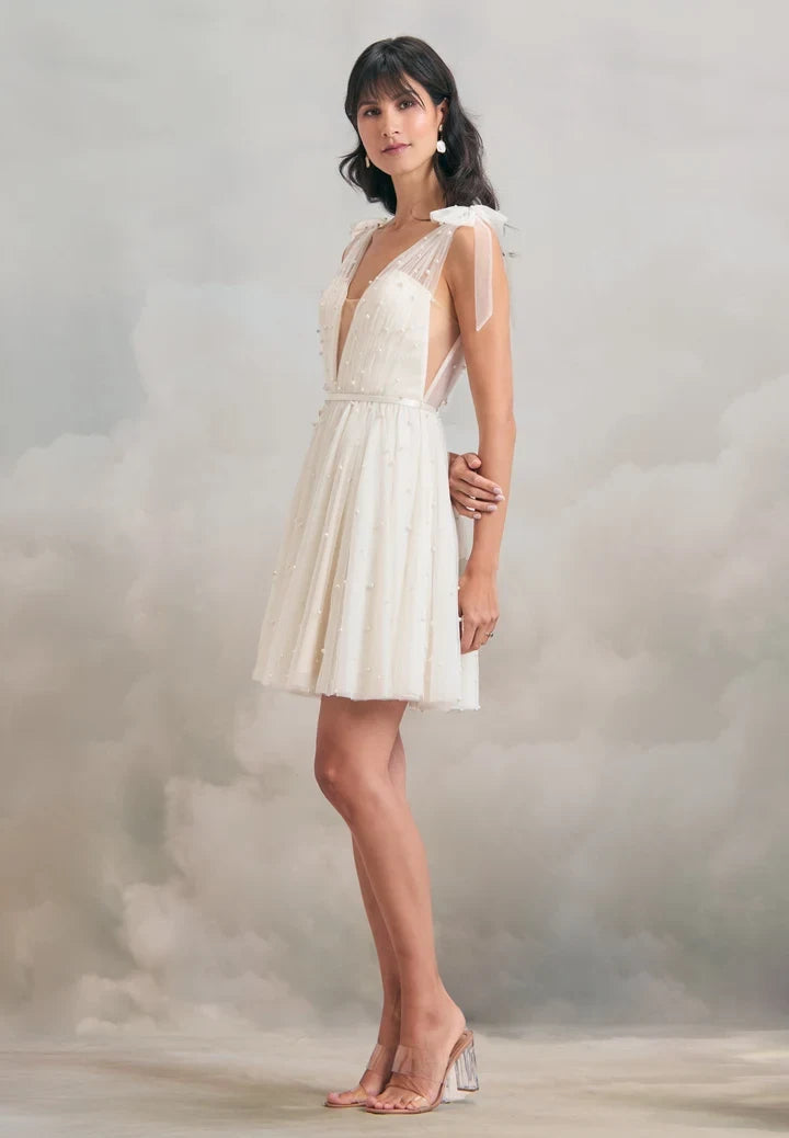 Charming A-Line V-Neck Sleeveless Pearl Bow Ivory Short Wedding Dresses Bride