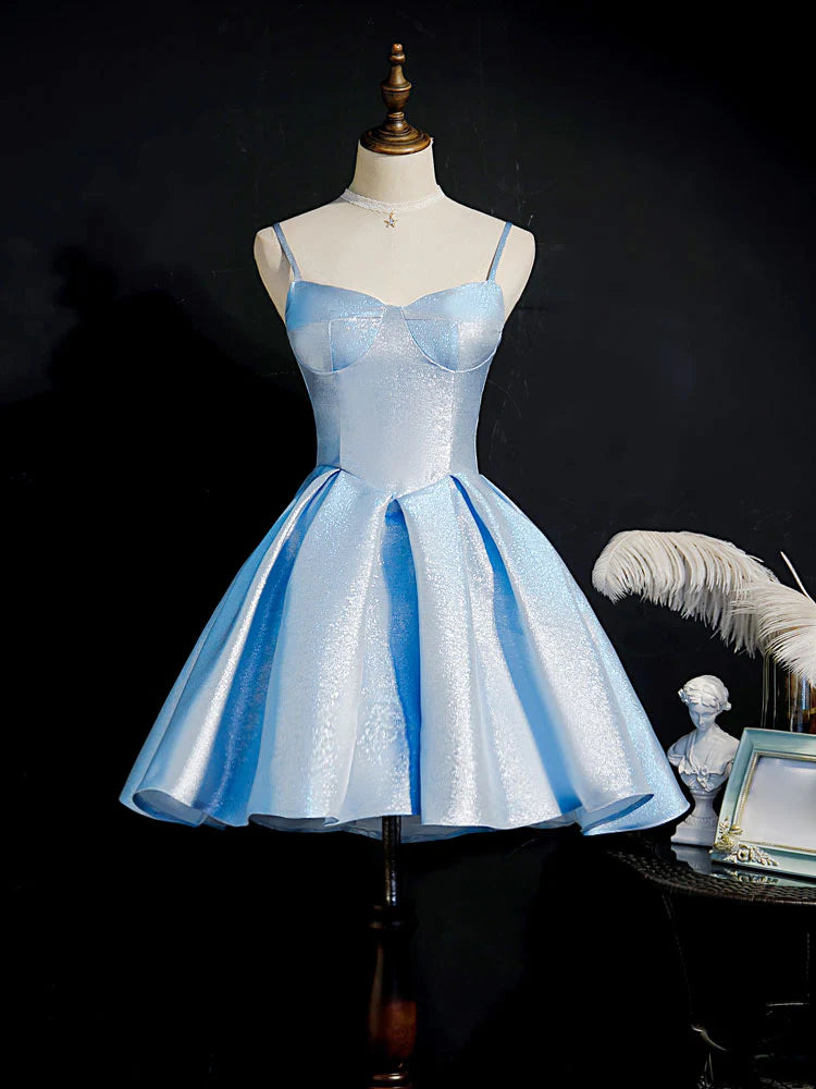 Model wearing a chic A-line sweetheart neck short prom dress.
