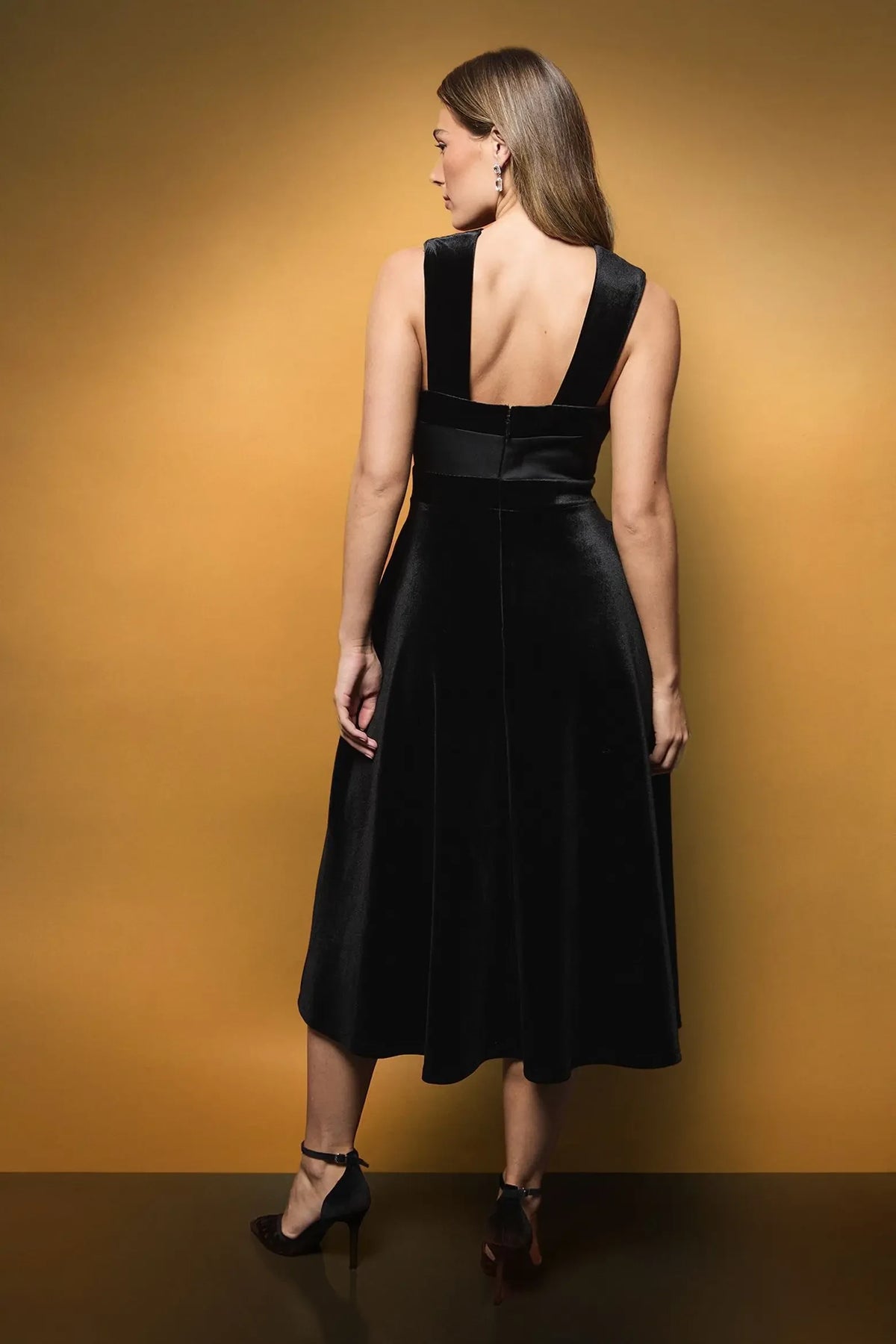 Chic A-Line Bow-Knot Halter Sleeveless Sophisticated Black Midi Evening Dresses Gown