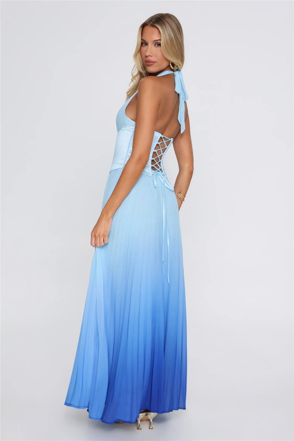 Chic A-Line Halter Sleeveless Ombre Pleated Blue Maxi Evening Dresses Women