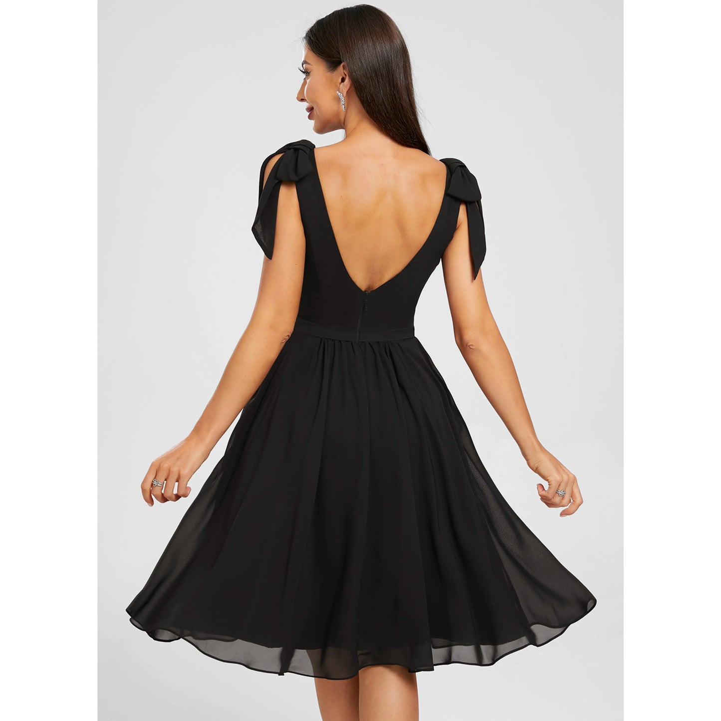 Chic A-Line Square Neck Bow-Tie Straps Pockets Black Knee-Length Homecoming Dress Women