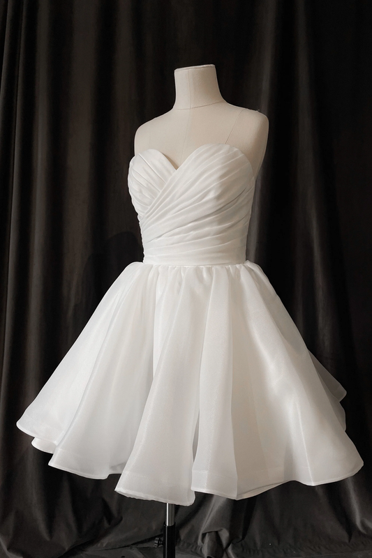 Chic A-Line Sweetheart Sleeveless Corset White Short Wedding Dress