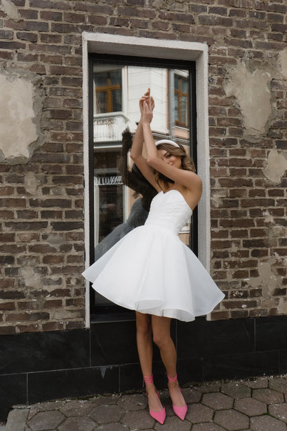 Chic A-Line Sweetheart Sleeveless Corset White Short Wedding Dress