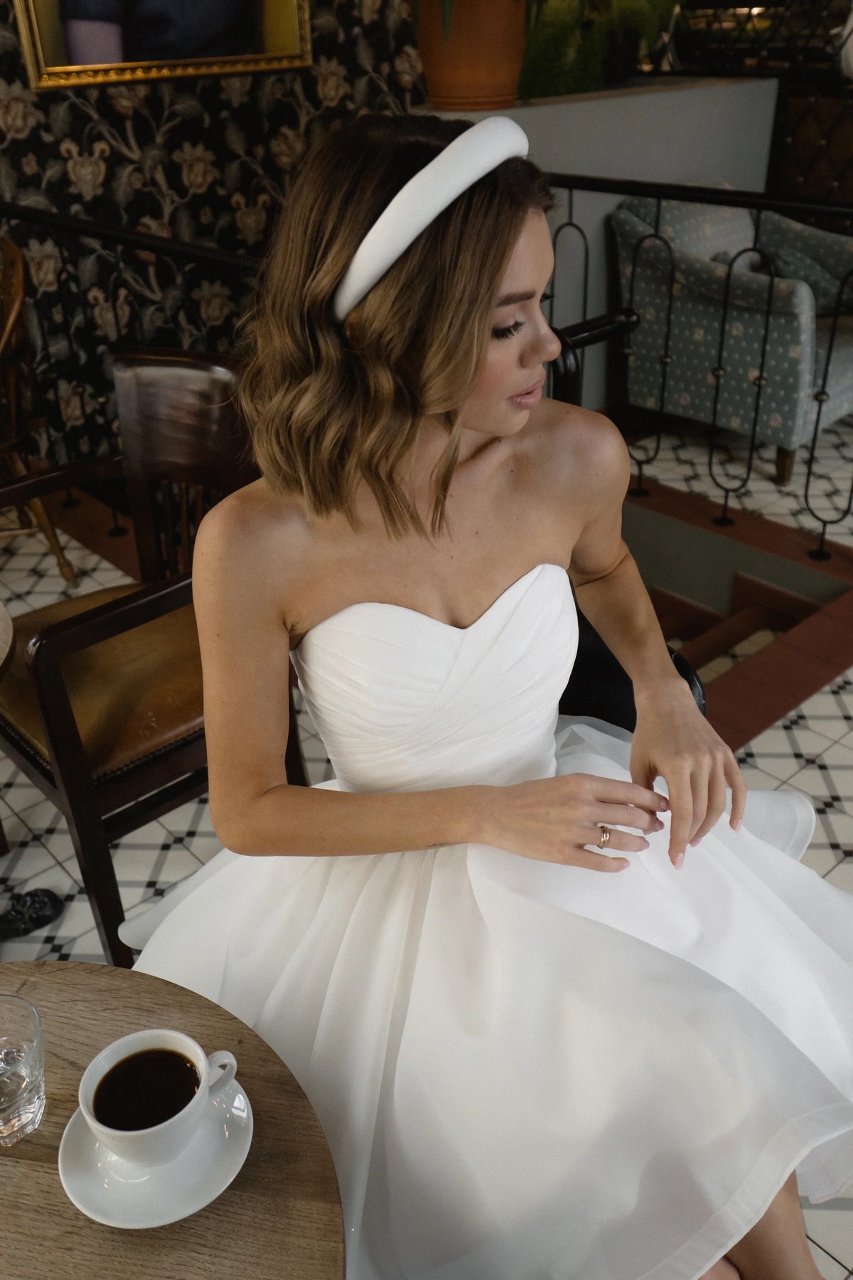 Chic A-Line Sweetheart Sleeveless Corset White Short Wedding Dress