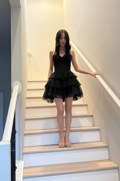 Chic A-Line Sweetheart Strapless Ruffled Black Short Homecoming Dress