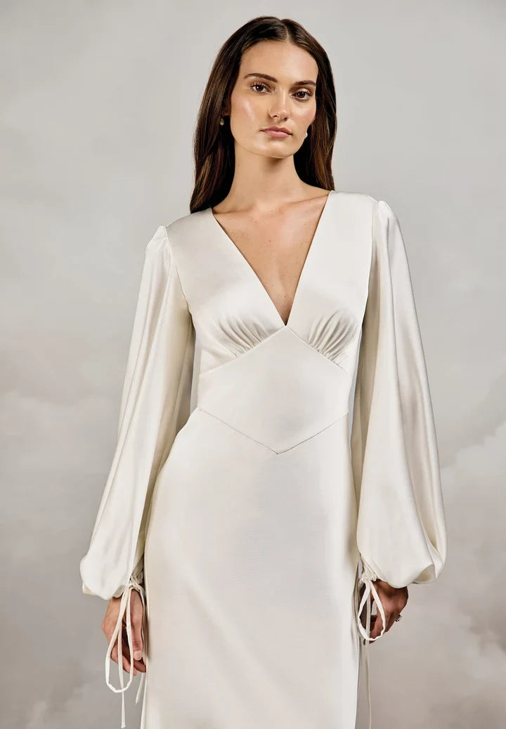 Chic A-Line V-Neck Sleeved Backless Ivory Floor-Length Wedding Dresses Bridal Gown