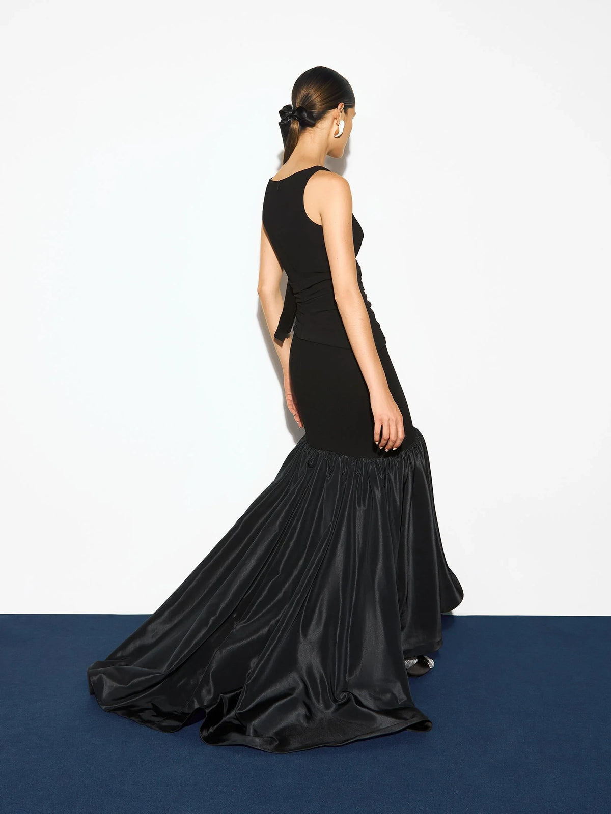 Chic Mermaid Bateau Sleeveless Ruched Flounce Black Long Evening Dresses Women