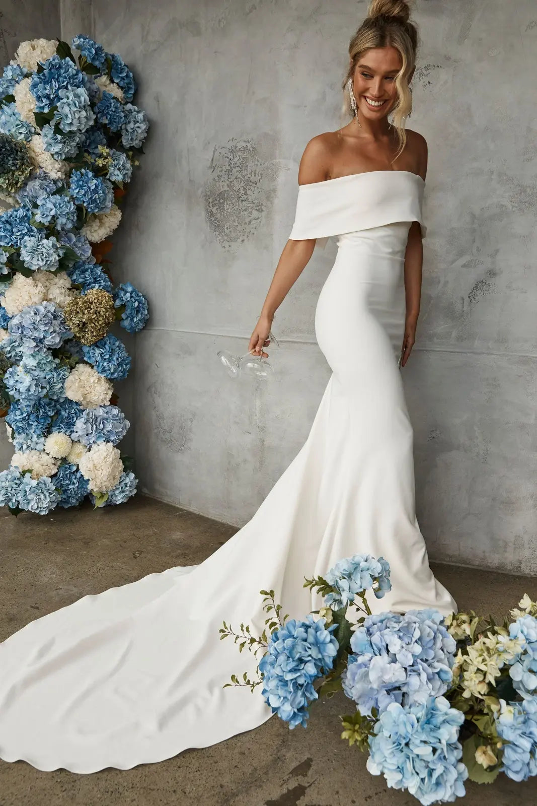 Chic Mermaid Off-Shoulder Sleek Ivory Floor-Length Wedding Dresses Gown for Brides