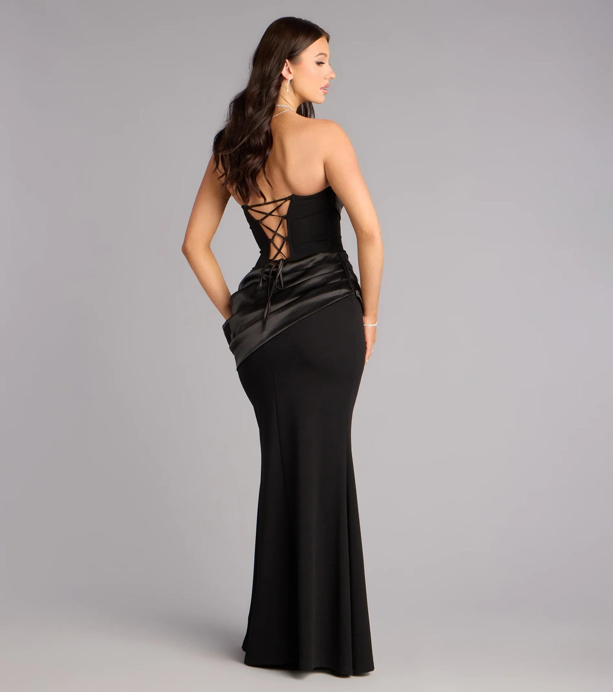 Chic Mermaid Strapless Pleated Satin Corset Back Black Floor-Length Evening Gown