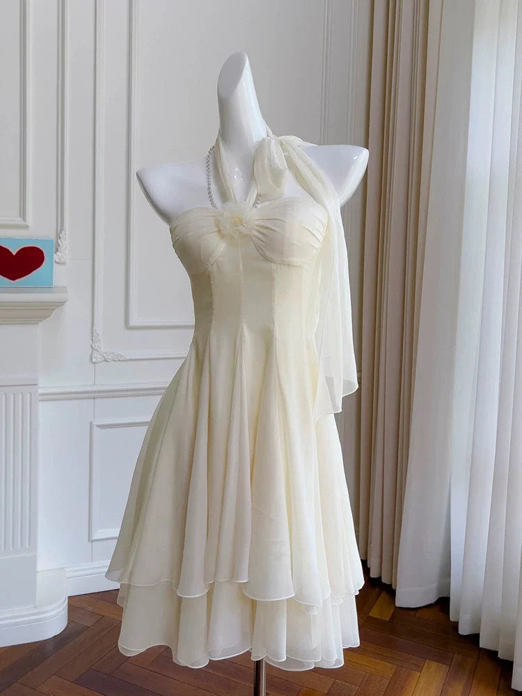 Side view of the Koutun A-line chiffon homecoming dress, highlighting its flowy skirt.