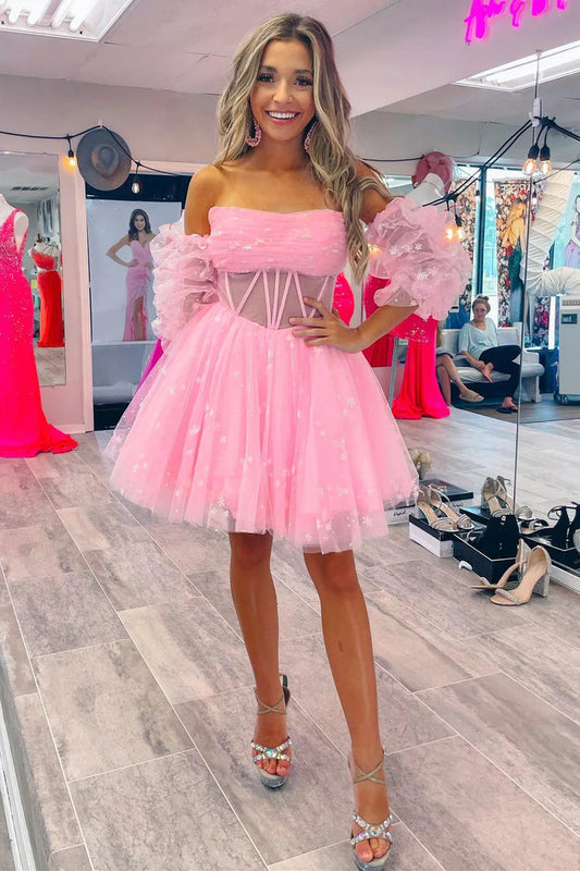 Model wearing an A-line strapless pleated tulle short homecoming dress.