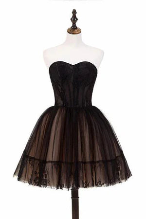 Elegant A-line strapless black tulle homecoming dress.