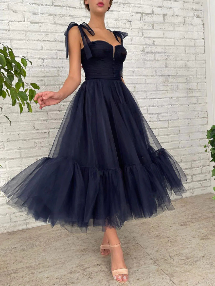 Dark blue short tulle prom dress with a sweetheart neckline and A-line skirt.