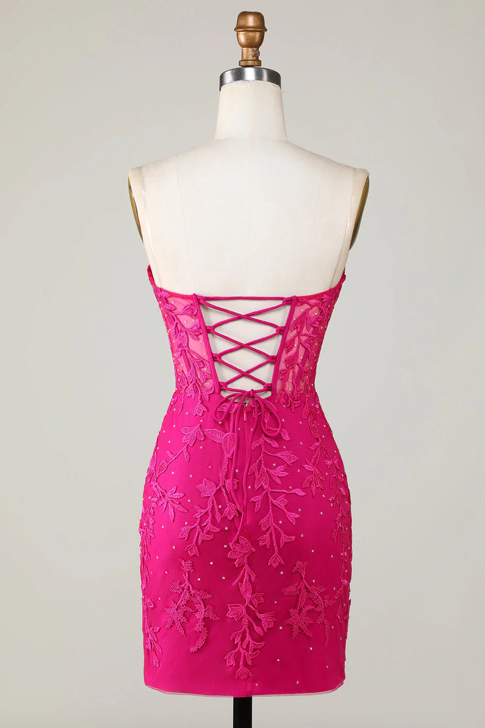 Side profile of a model in a bodycon sweetheart homecoming dress.