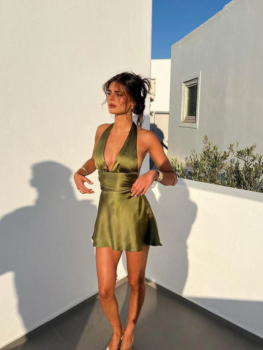 Model wearing an elegant halterneck deep V-neck ruched mini homecoming dress.