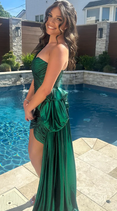 Side view of the green one-shoulder ruched mini dress, highlighting the fitted silhouette.