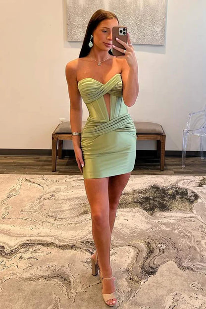 Woman wearing an elegant strapless keyhole bodycon mini homecoming dress.