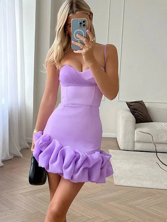 Elegant A-line short dress with sweetheart neckline.