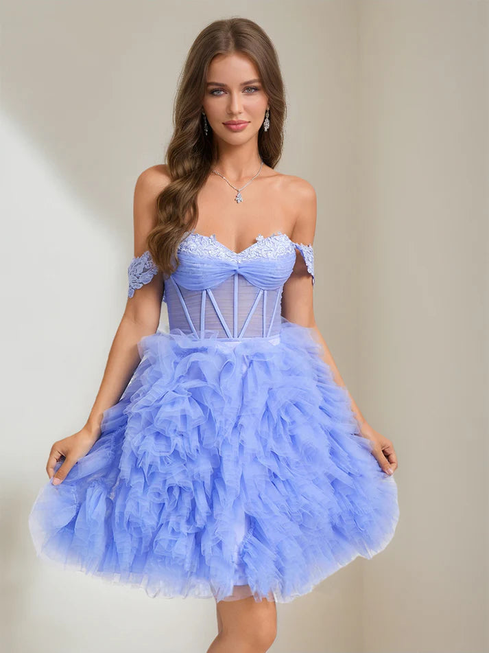 Elegant short tulle ball gown homecoming dress with sweetheart neckline and lace appliques.