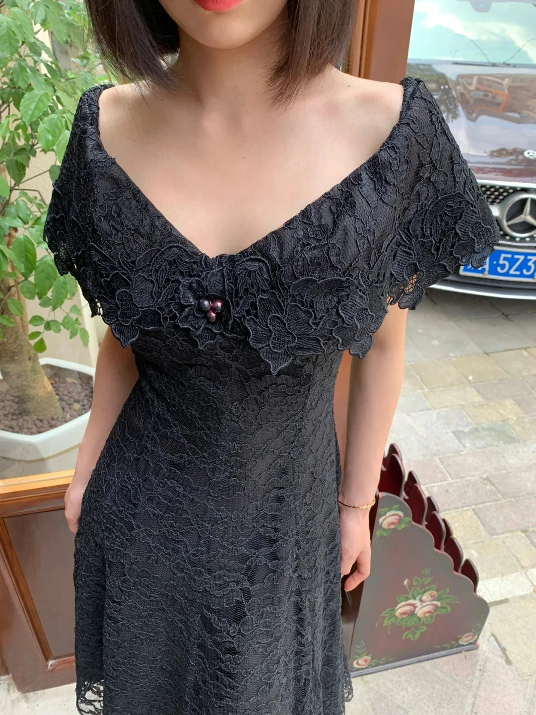 Elegant Black Off The Shoulder Prom Dress With Lace Overlay And Midi A Line Skirt For Formal Evening Party