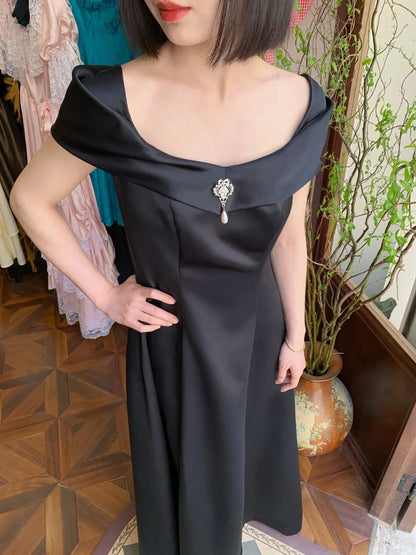 Elegant Black Off The Shoulder Prom Dress With Satin Fabric Pearl Brooch And A Line Skirt For Formal Evening Party