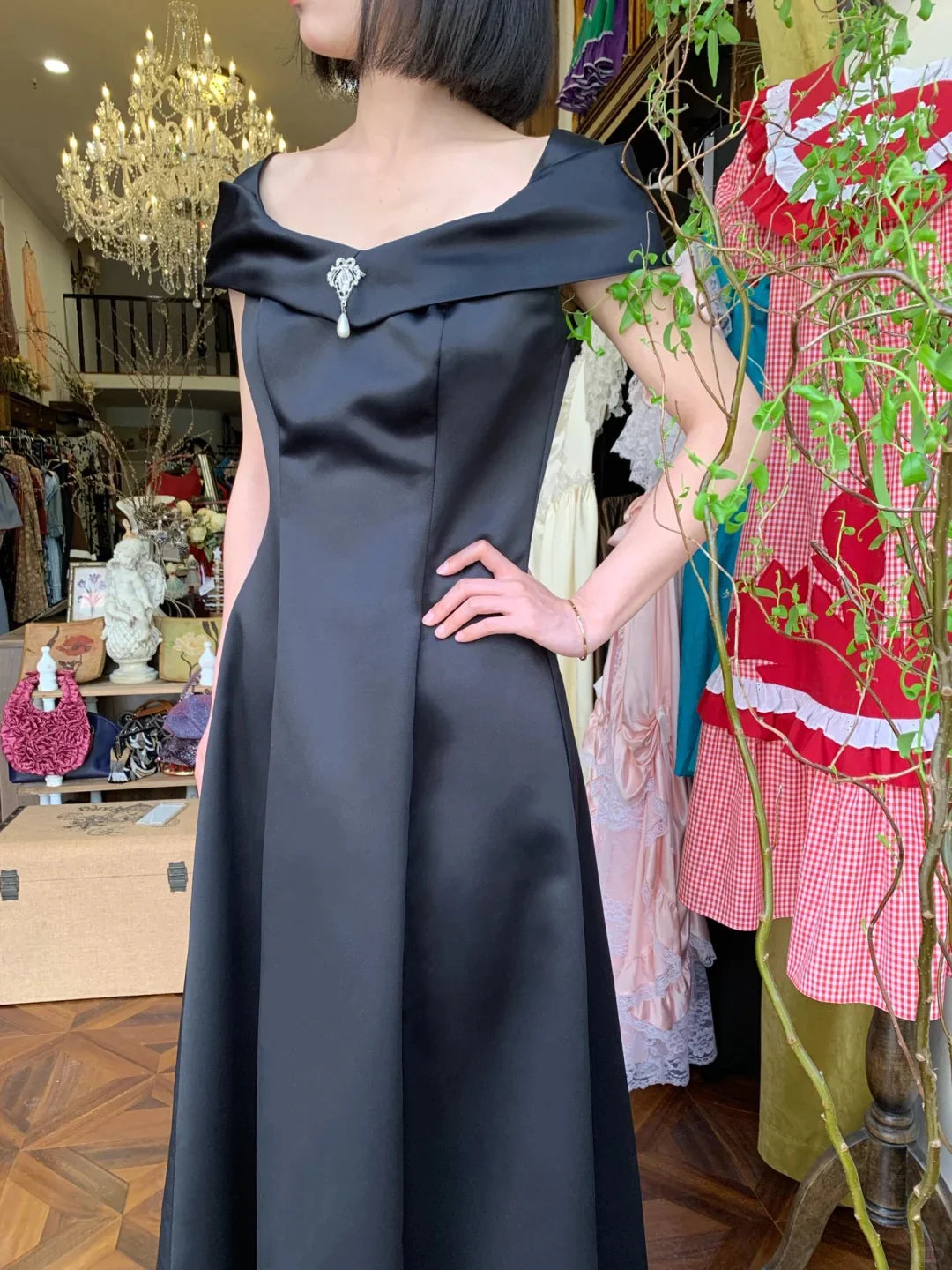 Elegant Black Off The Shoulder Prom Dress With Satin Fabric Pearl Brooch And A Line Skirt For Formal Evening Party